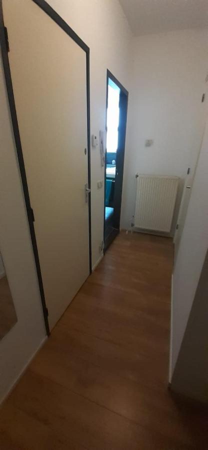 Charlotte, Not For Parties, Not A Hotel, Room With Shared Bathroom, No Kitchen Amsterdam Exterior foto